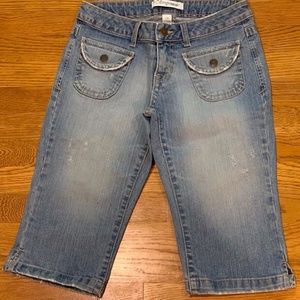 Aeropostale Women's light wash denim Capri Jeans - w/ flap pockets - size 5/6
